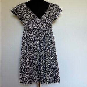 Jessica Simpson Black and White Floral V-Neck Top